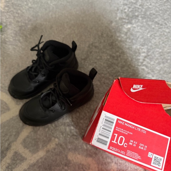 Nike Manoa LTR Boots size 10c